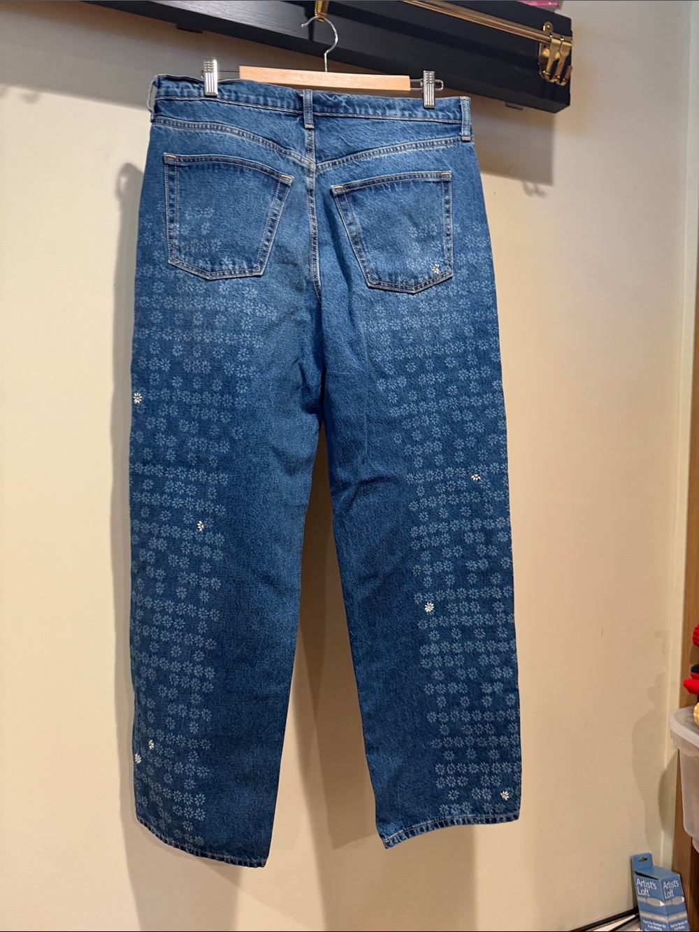 Universal Thread women’s Dark Blue Relaxed Jeans with Subtle Floral Print - Picture 5 of 5